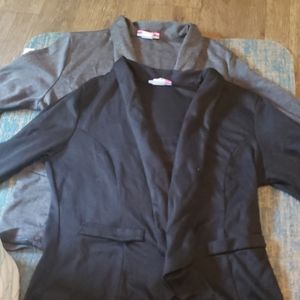 Set of 2 blazer style jackets
